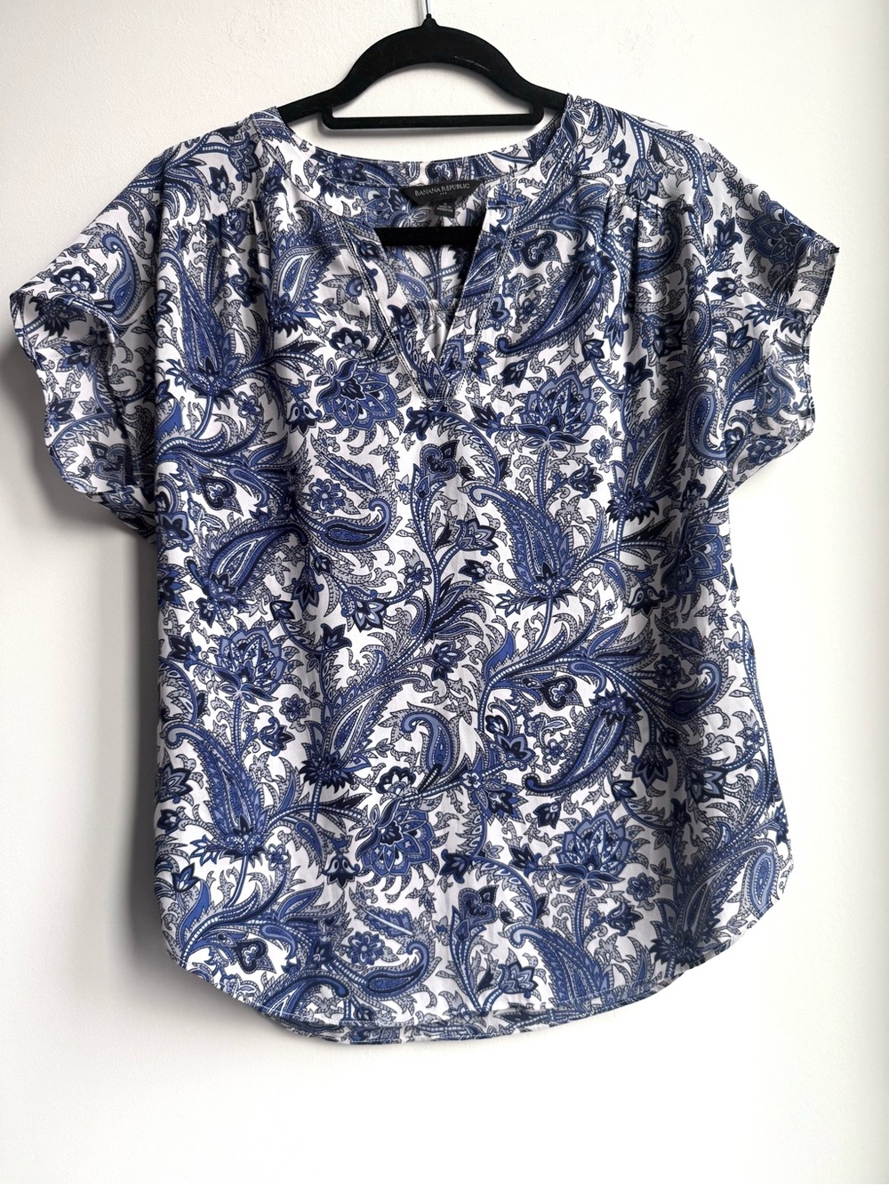 Banana Republic Blue & White Paisley Short-Sleeve Blouse